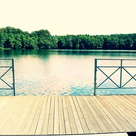 Dom W Sosnowym Lesie Przy Jeziorze Casa vacanze *