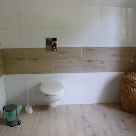 Dom W Sosnowym Lesie Przy Jeziorze Casa vacanze