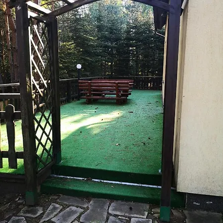 Dom W Sosnowym Lesie Przy Jeziorze Lipnica (Bytow)